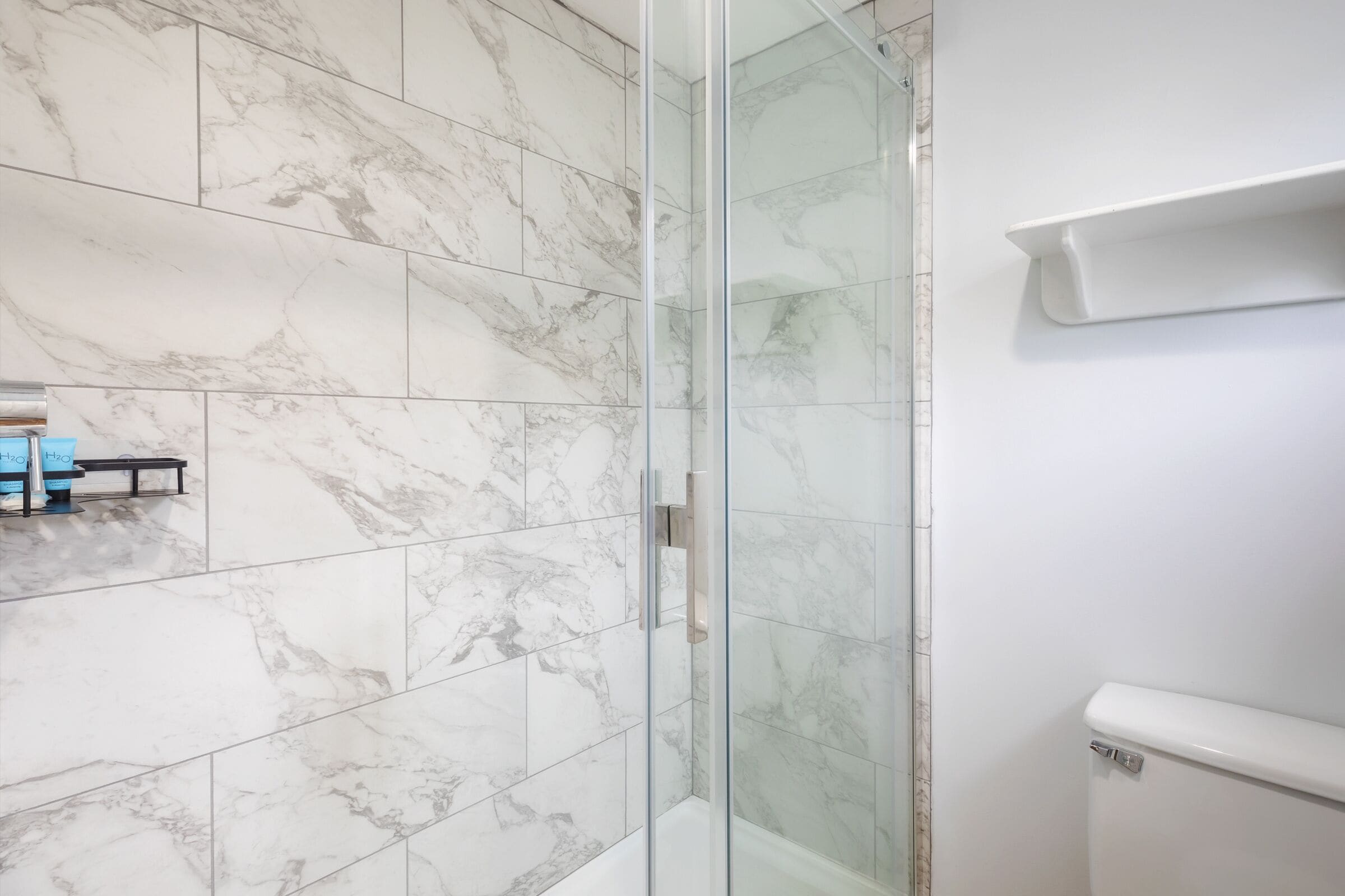 Habitación Deluxe, 1 cama de matrimonio grande, no fumadores | Baño | Secador de pelo, toallas, jabón y champú