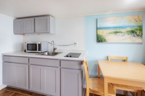 Standard Room, 2 Double Beds, Kitchenette | Private kitchen