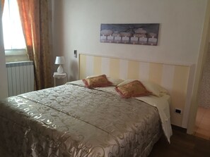 Dobbeltrom – deluxe, 1 soverom, privat bad, hageutsikt (Lu ientu) | Italienske Frette-laken, sengetøy av topp kvalitet og skrivebord