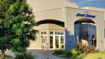 Fachada de la propiedad