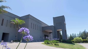 A modern building with a flat roof, large windows, and a central entrance. - Howard Johnson by Wyndham Funes (Funes)