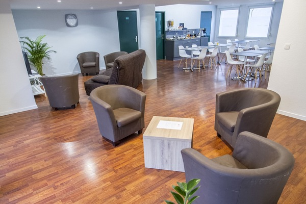 Lobby lounge