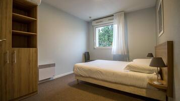Desk, soundproofing, free cots/infant beds, bed sheets
