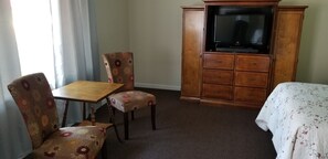 Room, 2 Double Beds, Non Smoking | Minibar - Heidelburg Motel (Mount Pleasant)