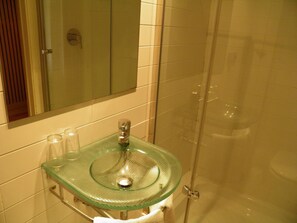 Free toiletries, hair dryer, towels - Hotel Annex (Barcelona)