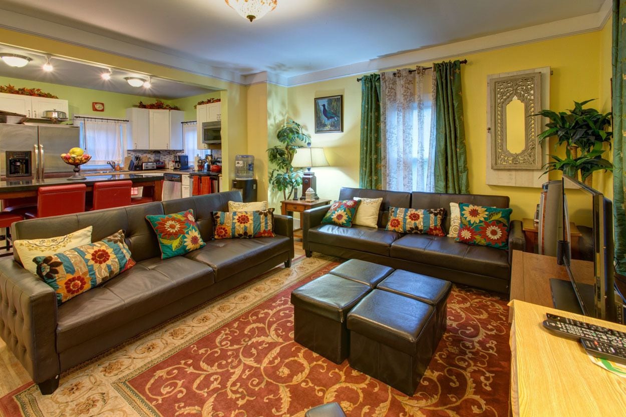 Comfort House, 4 Bedrooms, Mountain View, Mountainside | Premium bedding, blackout drapes, iron/ironing board, free WiFi