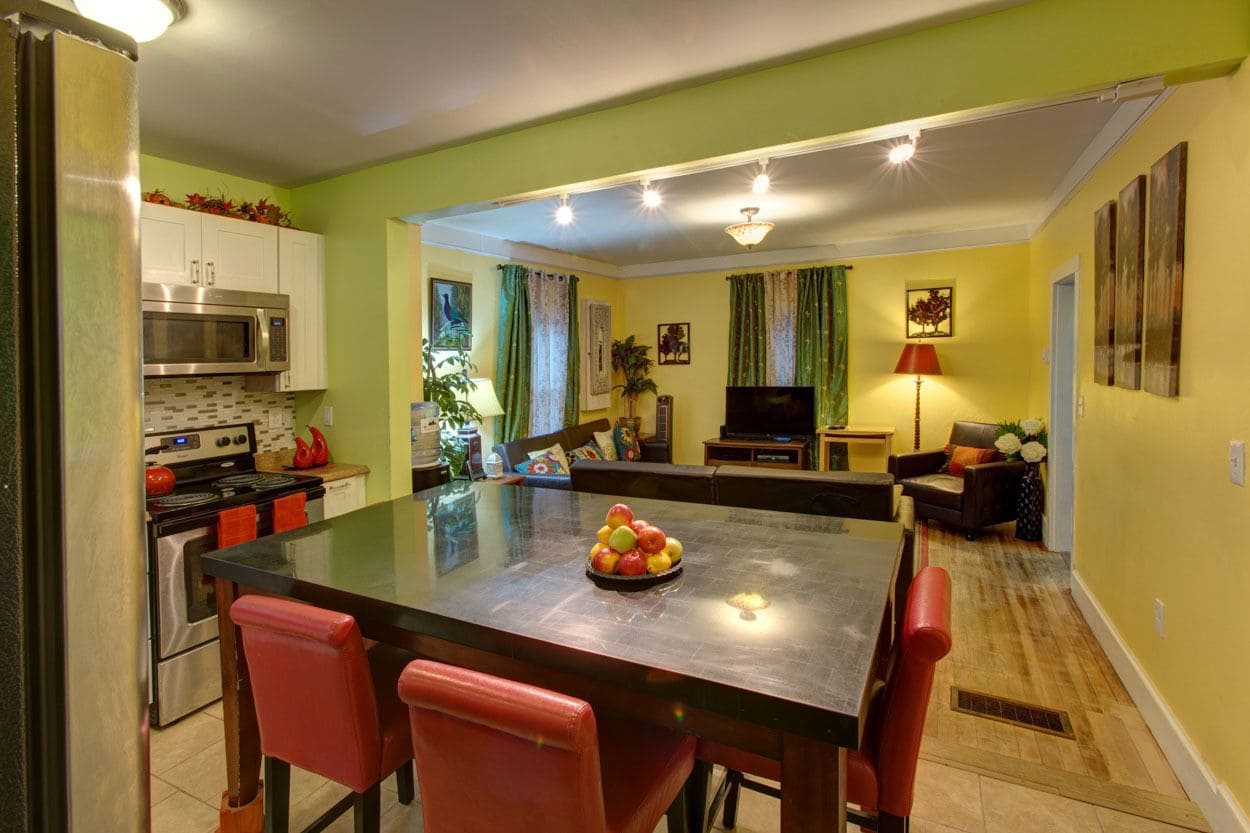 Comfort House, 4 Bedrooms, Mountain View, Mountainside | Premium bedding, blackout drapes, iron/ironing board, free WiFi