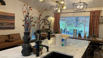 Hus – premium, kjøkken, fjellutsikt | Eget kjøkken | Kjøleskap, mikrobølgeovn og kaffetrakter/tekoker