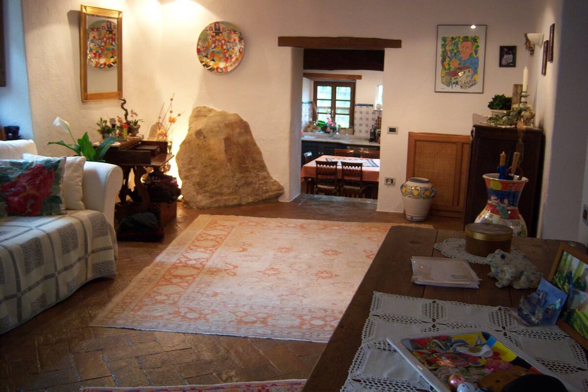 Luxury Villa, 4 Bedrooms, Private Pool, Vineyard View | Living room | TV, fireplace