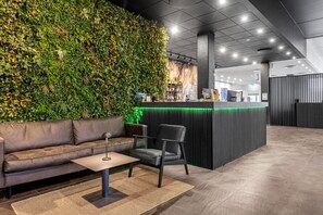 ฝ่ายต้อนรับ