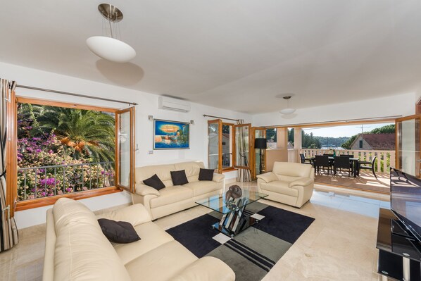 Living area - Villa Anna (Milna)