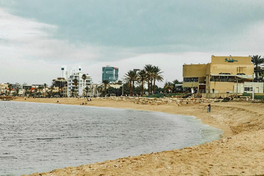 Una playa cerca