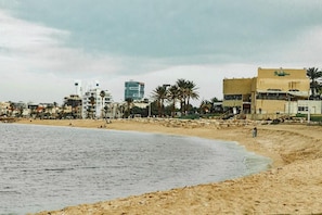 Una spiaggia nelle vicinanze