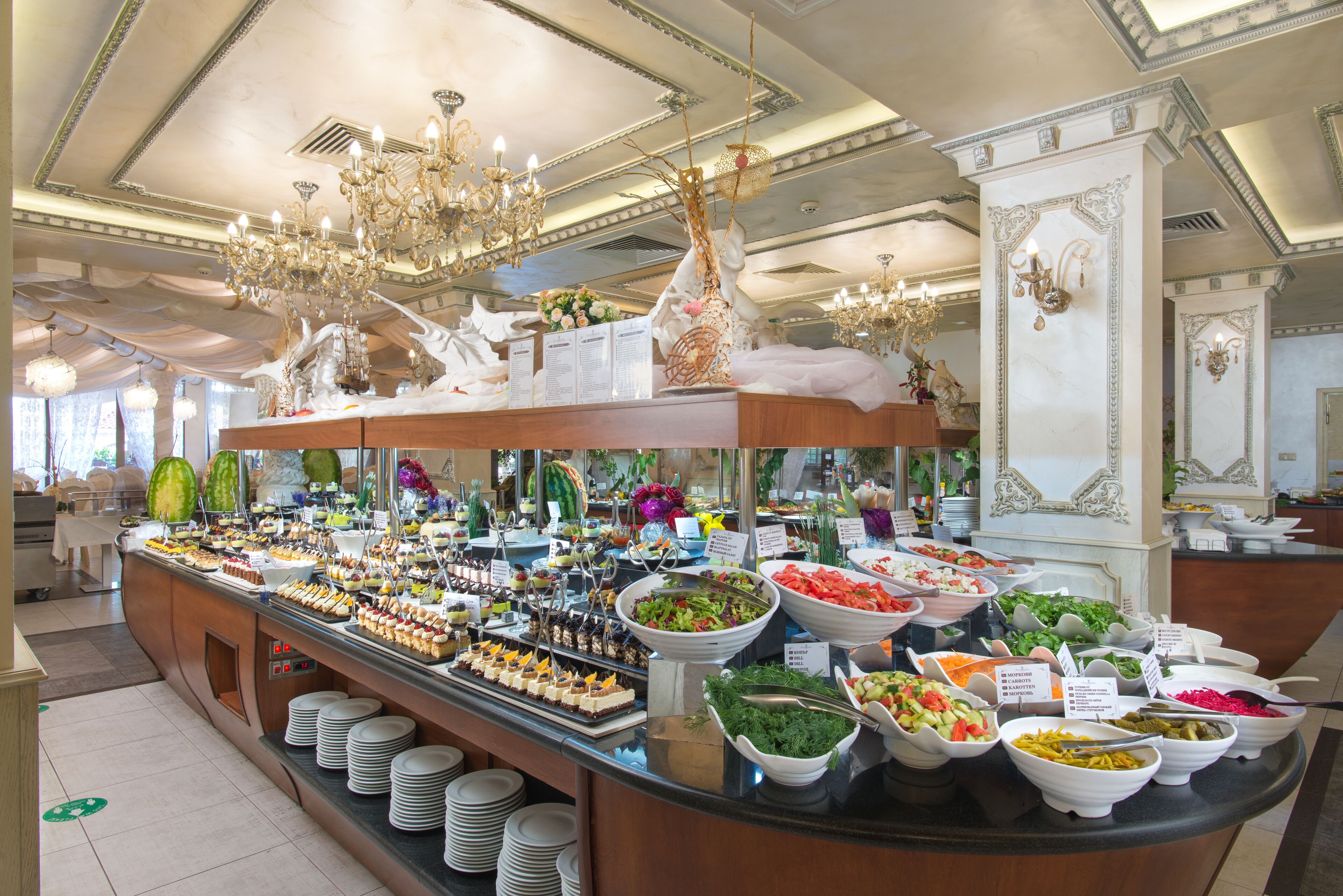 Breakfast, lunch, dinner served; international cuisine 