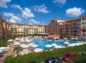 Indoor pool, pool umbrellas, sun loungers - Hotel & SPA Diamant Residence - All Inclusive (Sunny Beach)