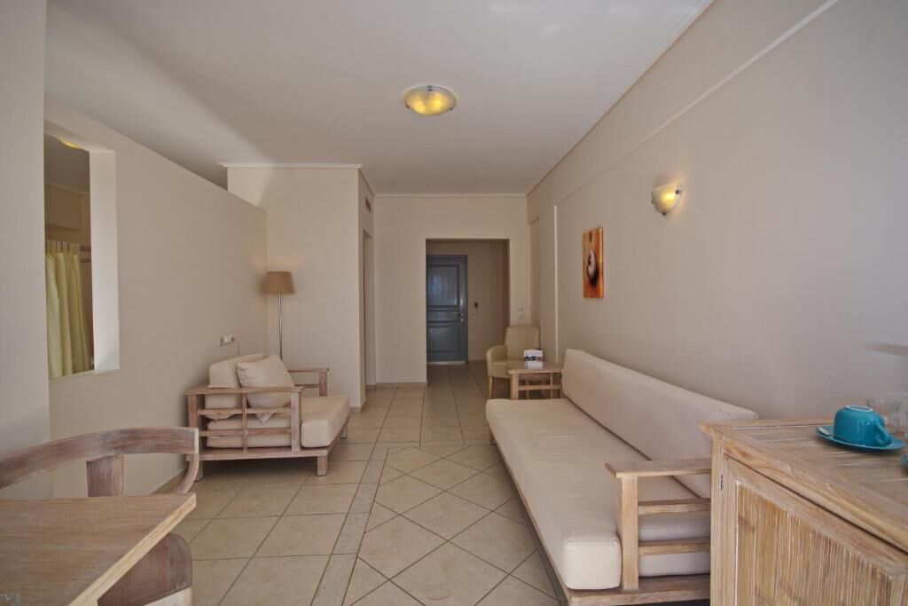 studio suite | 2 bedrooms, in-room safe, bed sheets