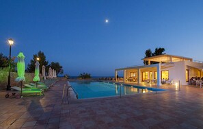 Sæsonbestemt udendørs pool