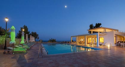 Alonissos Beach Bungalows & Suites Hotel