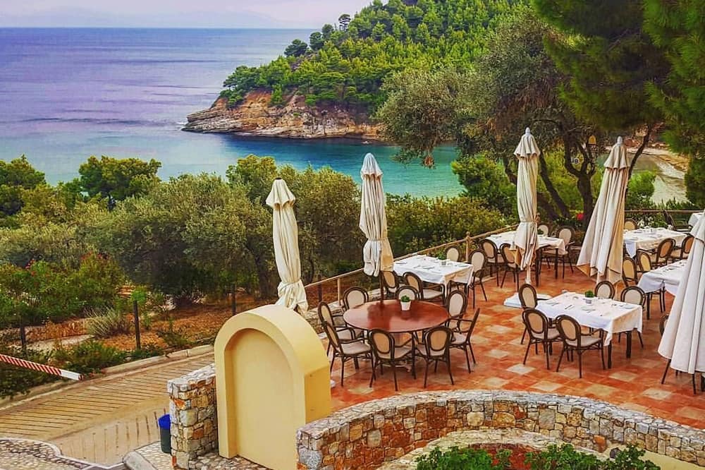 Alonissos Beach Bungalows & Suites Hotel