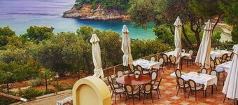 Alonissos Beach Bungalows & Suites Hotel