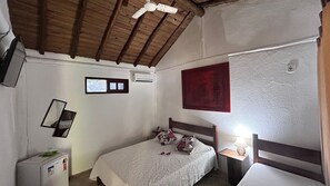 Standard-Doppelzimmer, 1 Doppelbett | Minibar, Bettwäsche