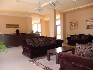 Lobby sitting area - Apart-hotel Happy (Sunny Beach)