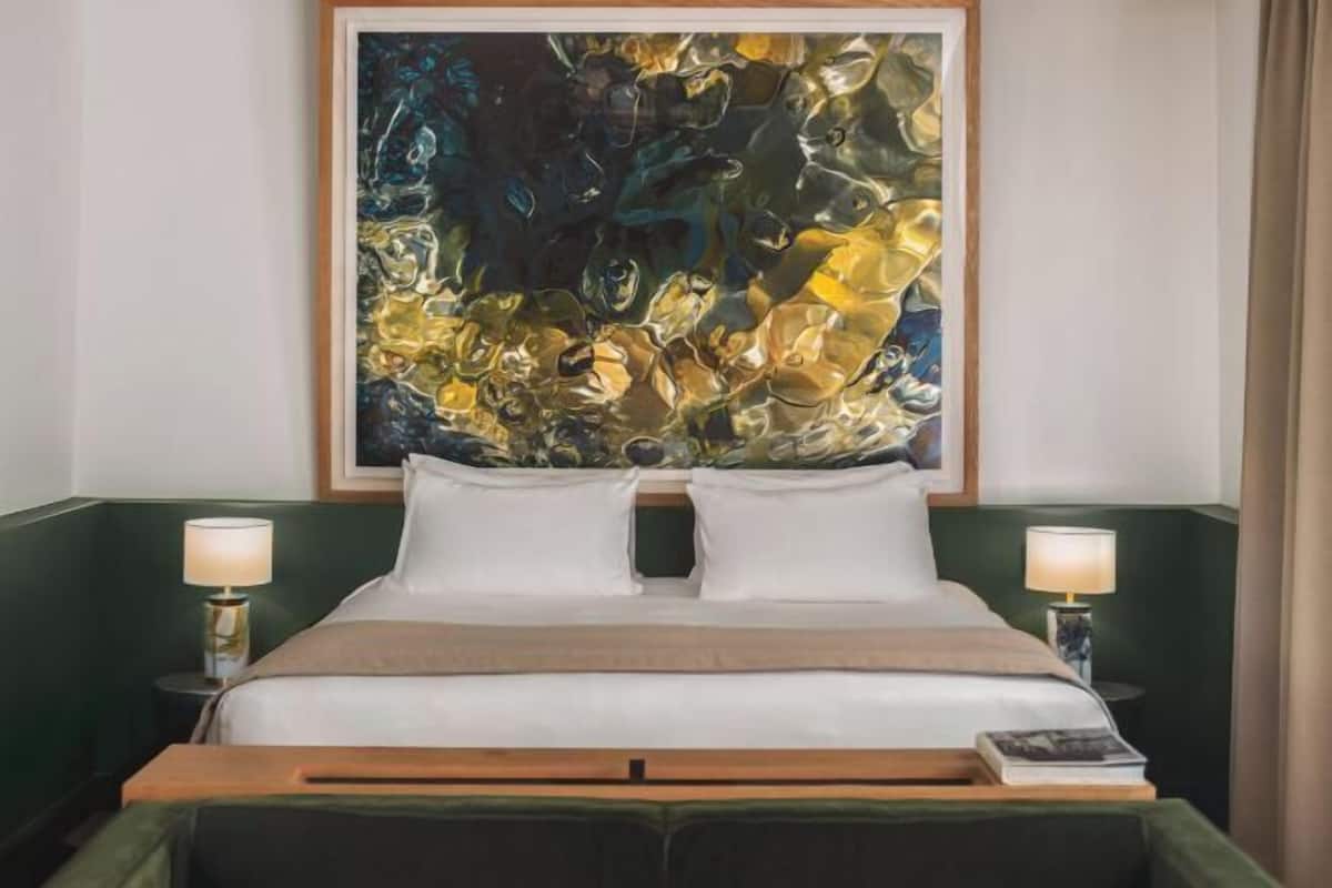 2 bedrooms, premium bedding, in-room safe, blackout drapes