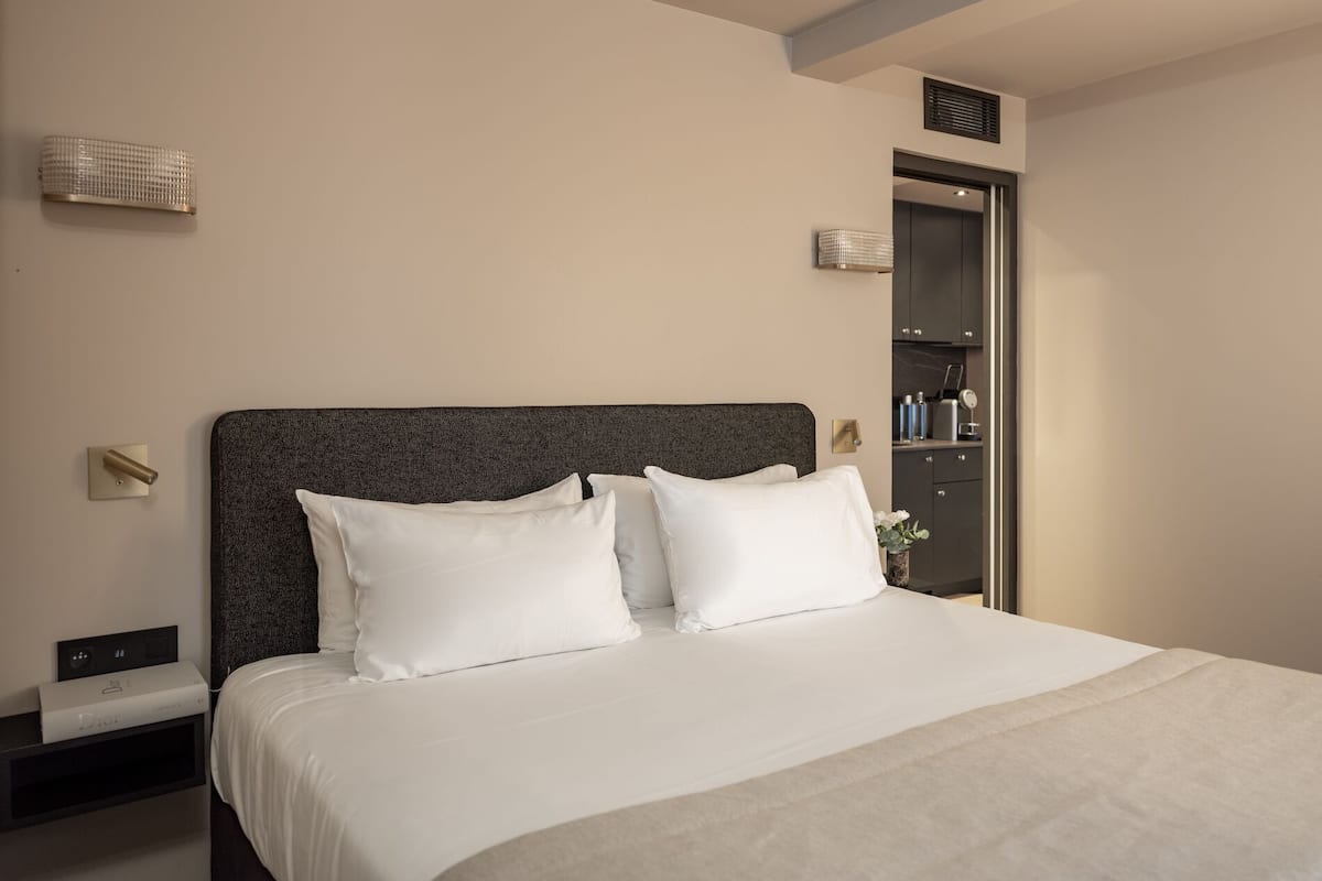 Premium Apartment, 1 Bedroom | 2 bedrooms, premium bedding, in-room safe, blackout curtains