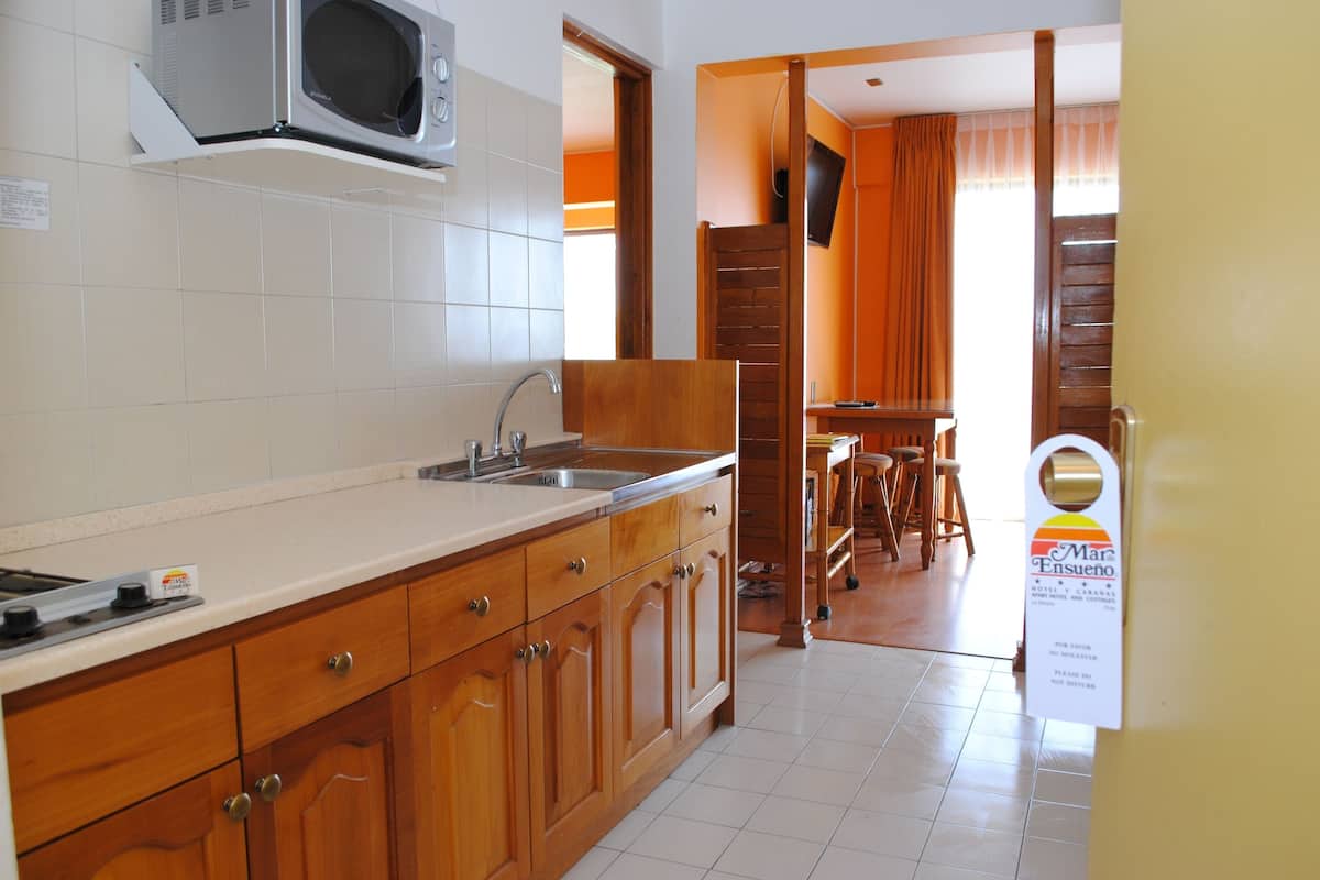 Family Room, 2 Bedrooms, Balcony | Private kitchenette