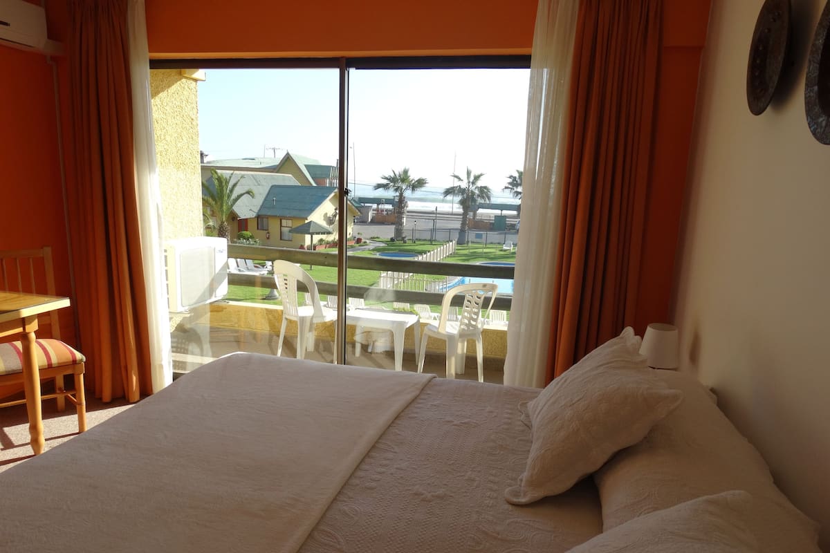 Double Room, 1 King Bed, Terrace | Minibar, in-room safe, free cribs/infant beds, rollaway beds