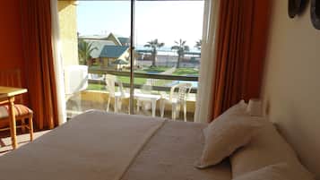 Double Room, 1 King Bed, Terrace | Minibar, in-room safe, free cribs/infant beds, rollaway beds
