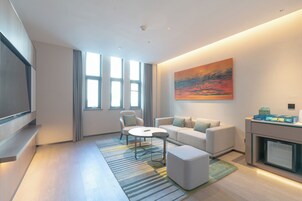 One Bedroom Suite | Blackout drapes, free WiFi, bed sheets