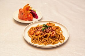 Se ofrece un desayuno bufé (68 CNY por persona)