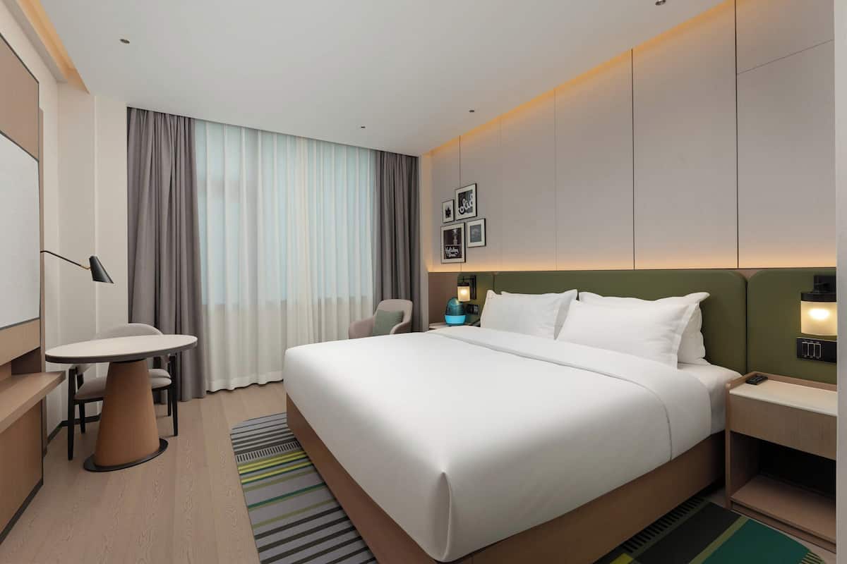 DuntÀcken, minibar, skrivbord och arbetsyta för laptop