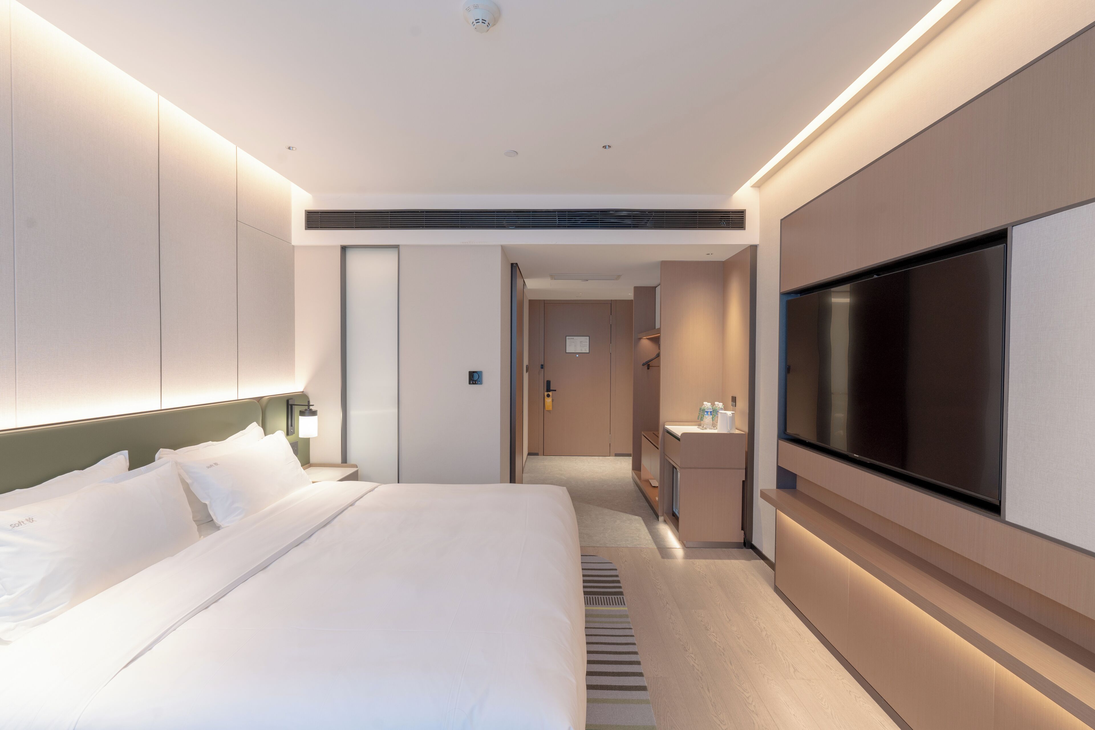 Cortinas opacas, wifi gratis, ropa de cama