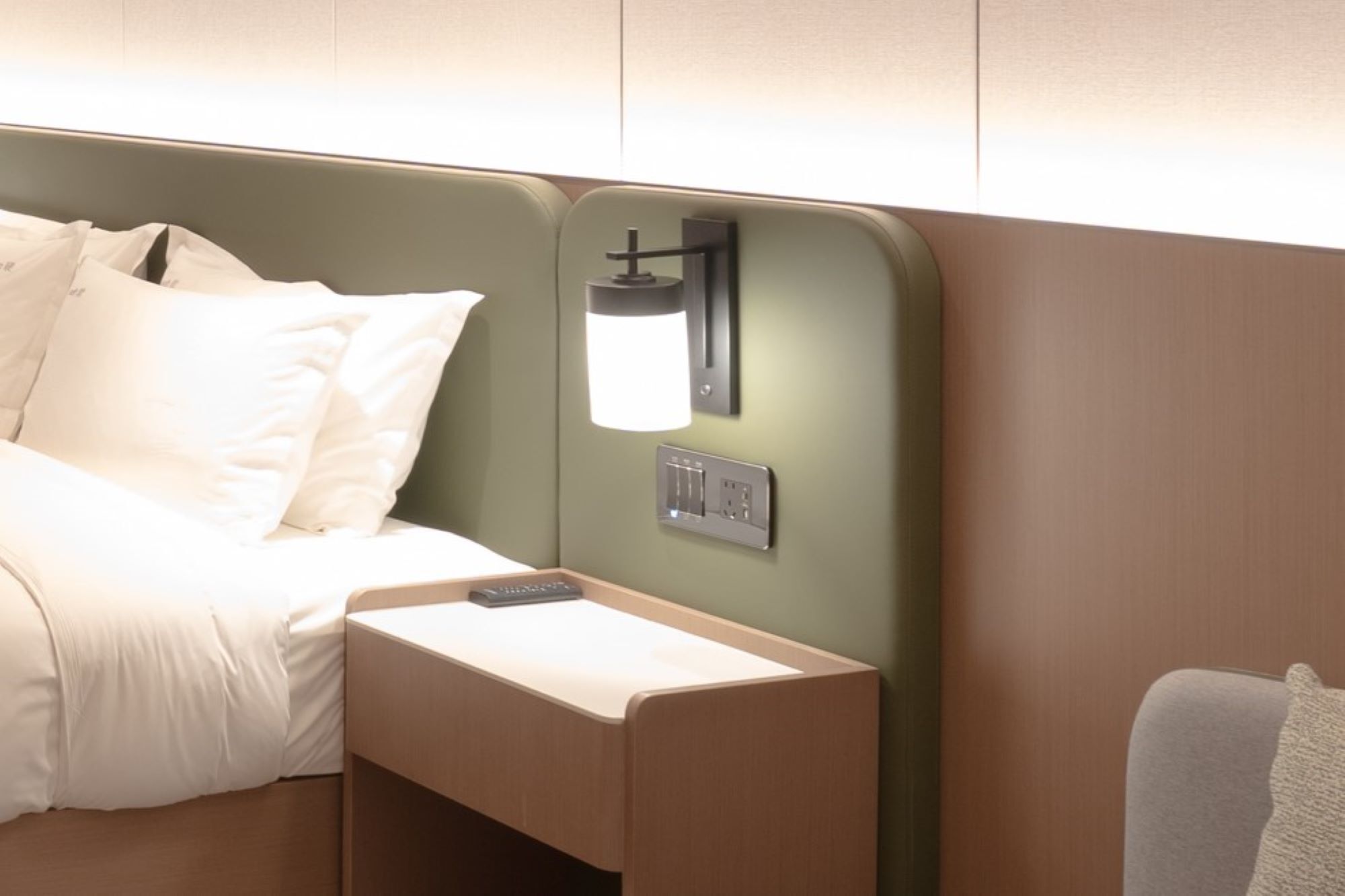 Cortinas opacas, wifi gratis, ropa de cama