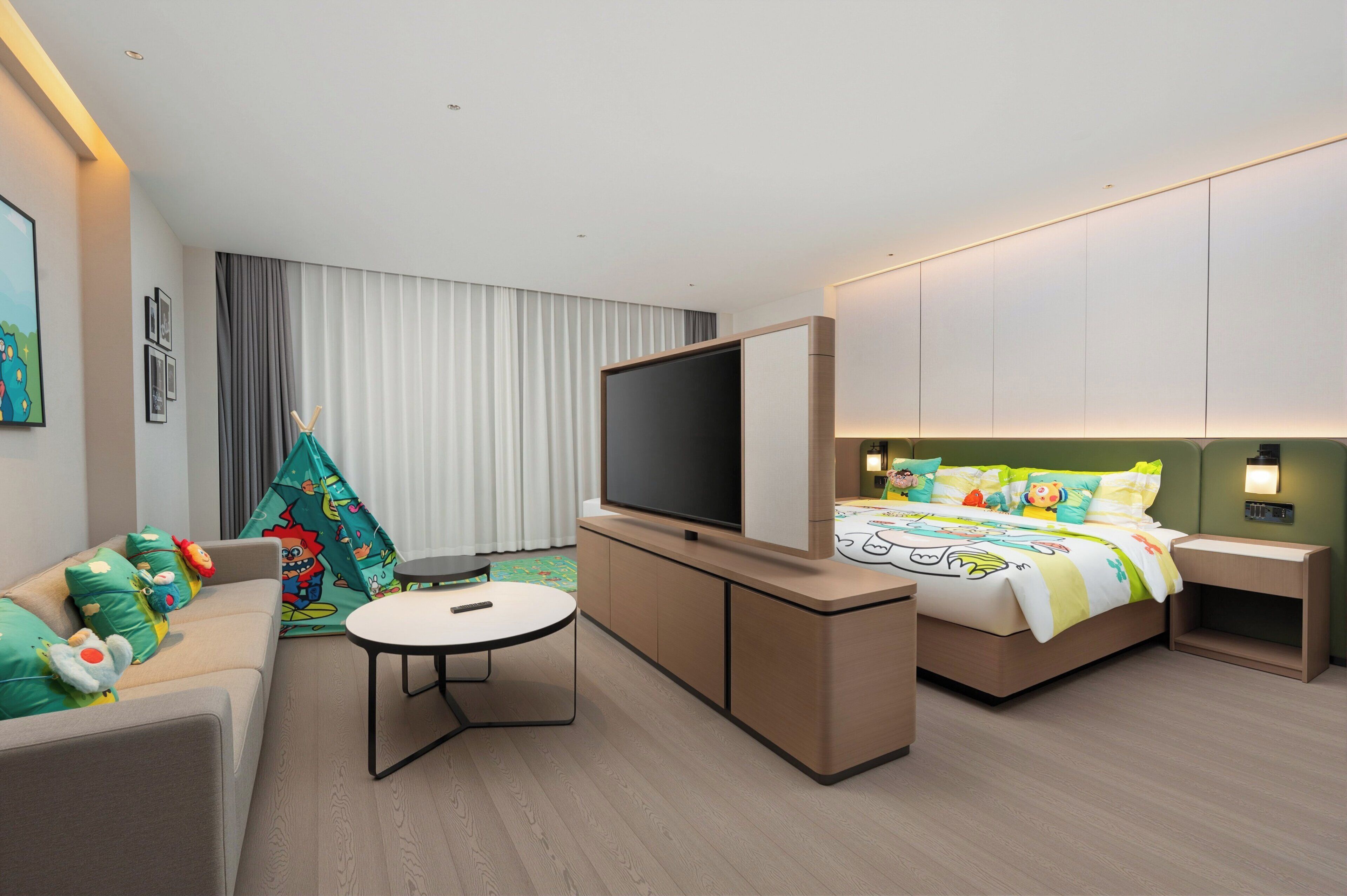 1 King Suite | Down comforters, minibar, desk, laptop workspace