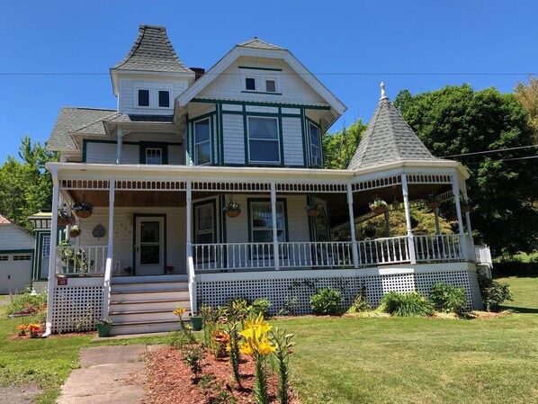 المنشأة من الخارج