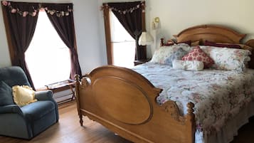 Luxury Room, 1 King Bed | Premium bedding, individually decorated, individually furnished