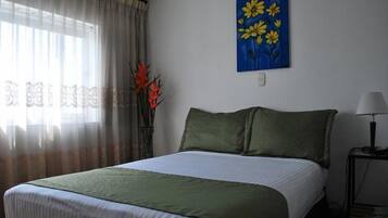 Single Room | Minibar, in-room safe, desk, free WiFi