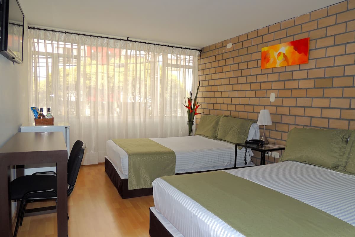 twin room | minibar, in-room safe, desk, free wifi