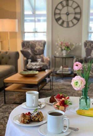 Restaurant - The Oak Bluffs Inn (Oak Bluffs)