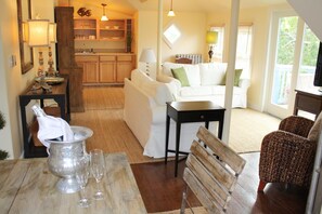 Private kitchen - The Oak Bluffs Inn (Oak Bluffs)
