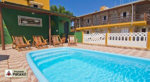 Outdoor pool, sun loungers - Pousada Pataxó (Ubatuba)