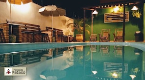 Outdoor pool, pool loungers - Pousada Pataxó (Ubatuba)