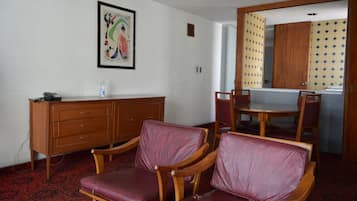 Suíte, 1 quarto, cozinha americana | 1 quarto, cofres nos quartos