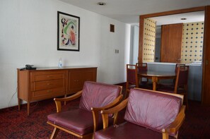 Suite, 1 Bedroom, Kitchenette | 1 bedroom, in-room safe - Hotel Suites Mi Casa (Mexico City)