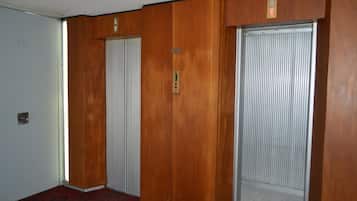 1 quarto, cofres nos quartos