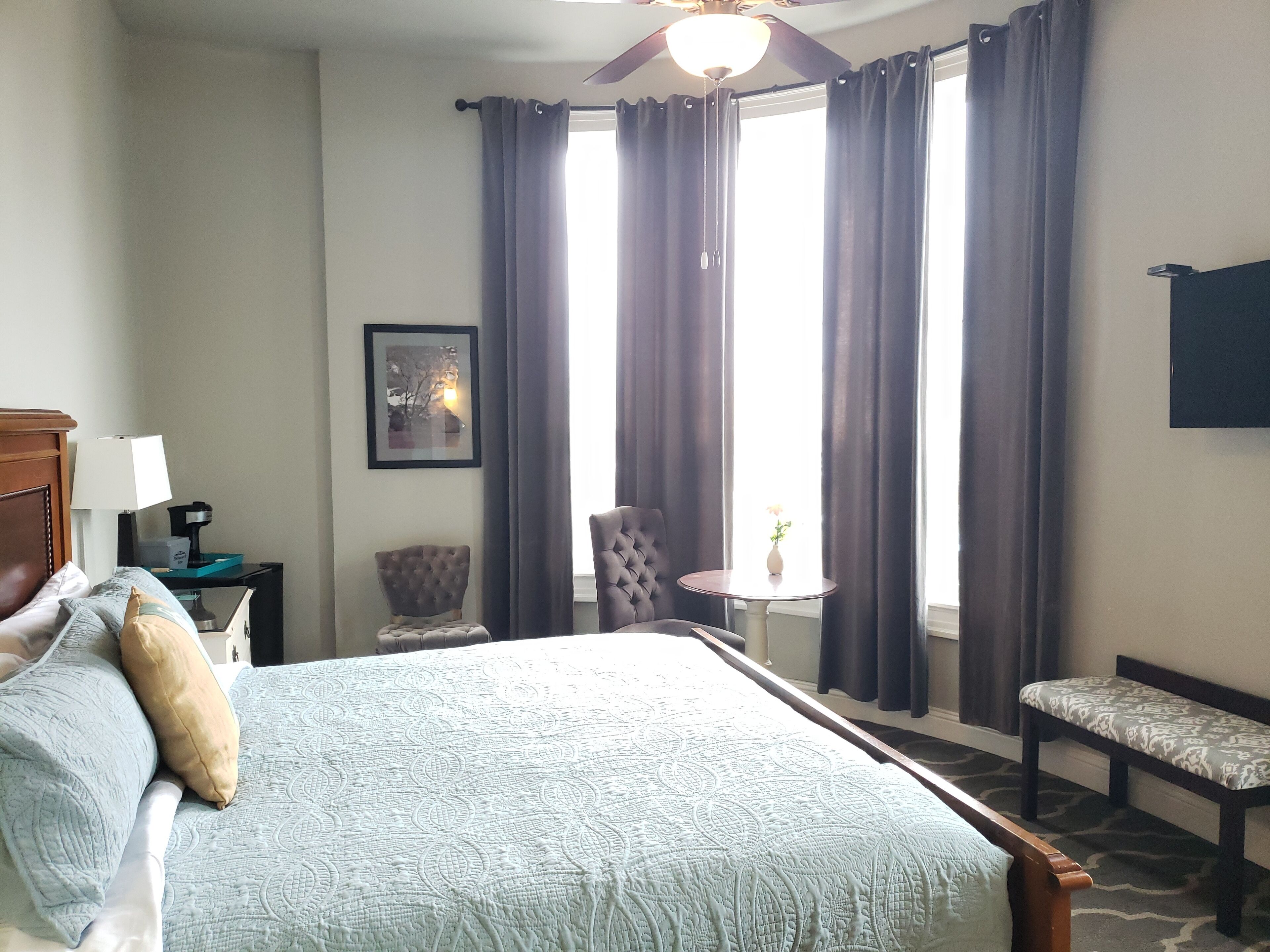 executive room, city view, corner | premium bedding, desk, iron/ironing board, free wifi