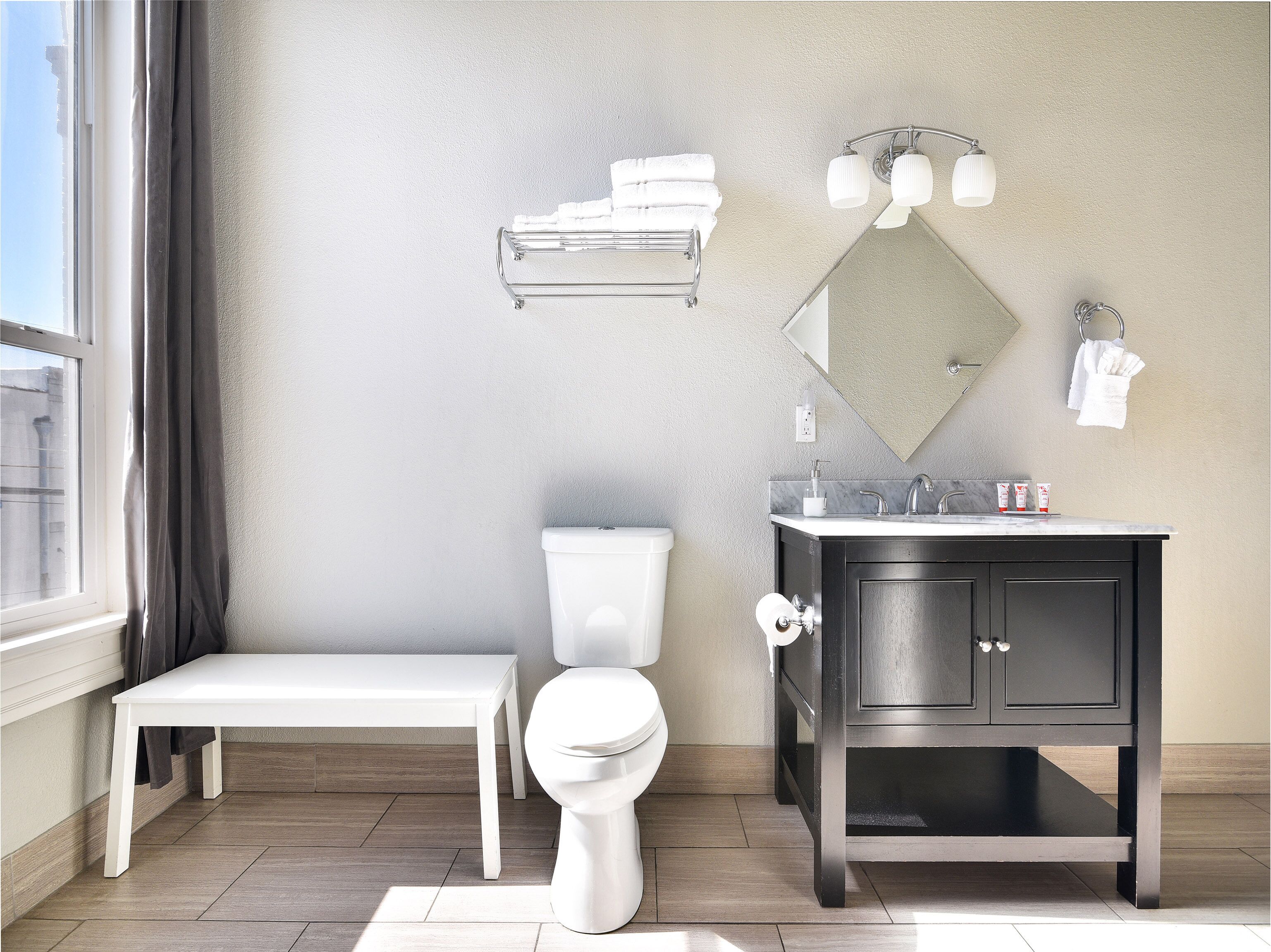 combined shower/bathtub, designer toiletries, hair dryer, towels